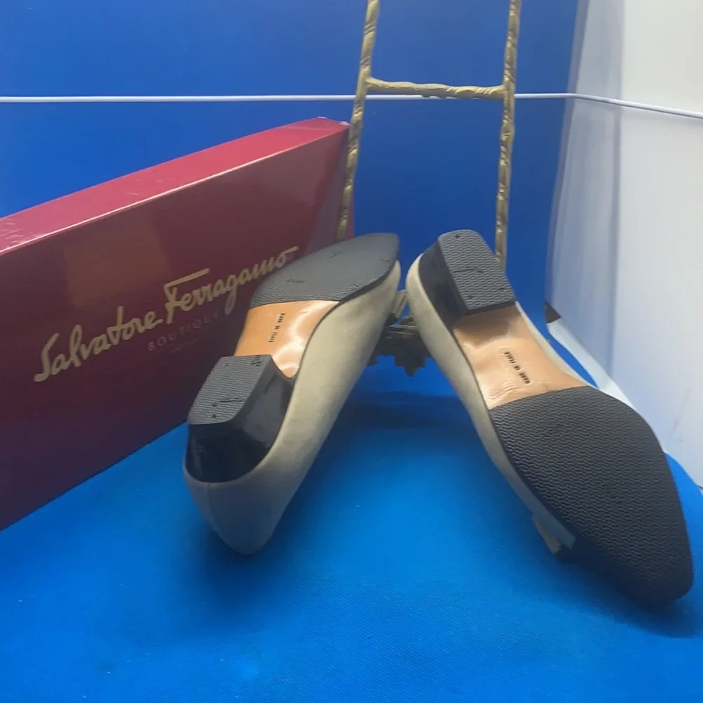 Salvatore‎ Ferragamo bow Pumps 5.5 B Beige suede black patent leather toe